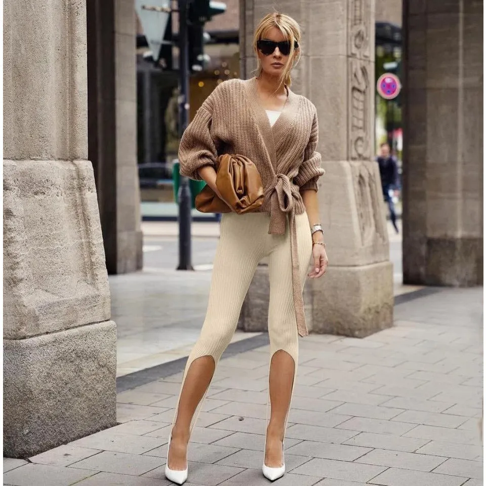 Close-fitting Stirrup Trousers