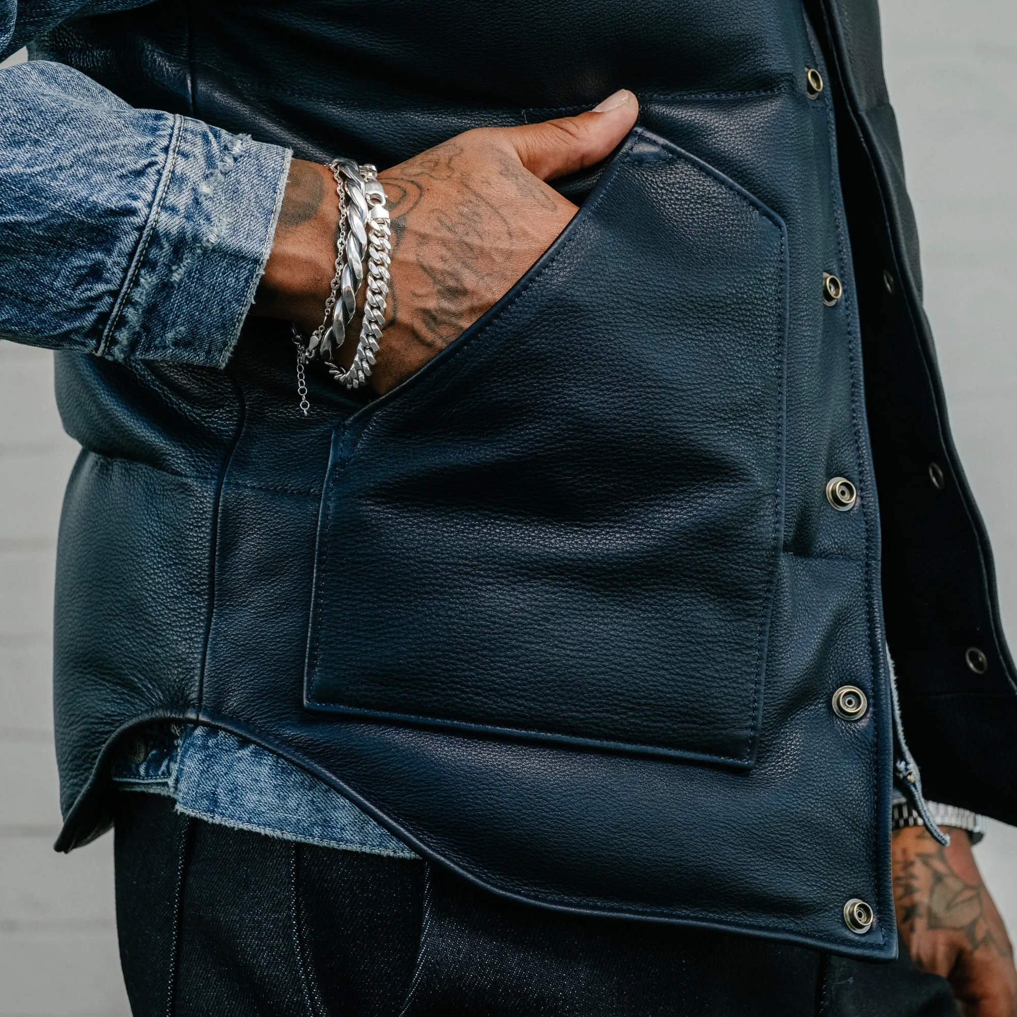 Y'2 SV-01 Steer Oil & Horsehide Down Vest Navy/ Camel